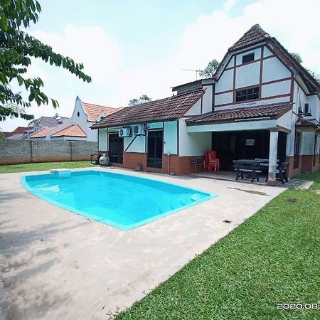 Villa With Private Swimming Pool 말라카 외부 사진